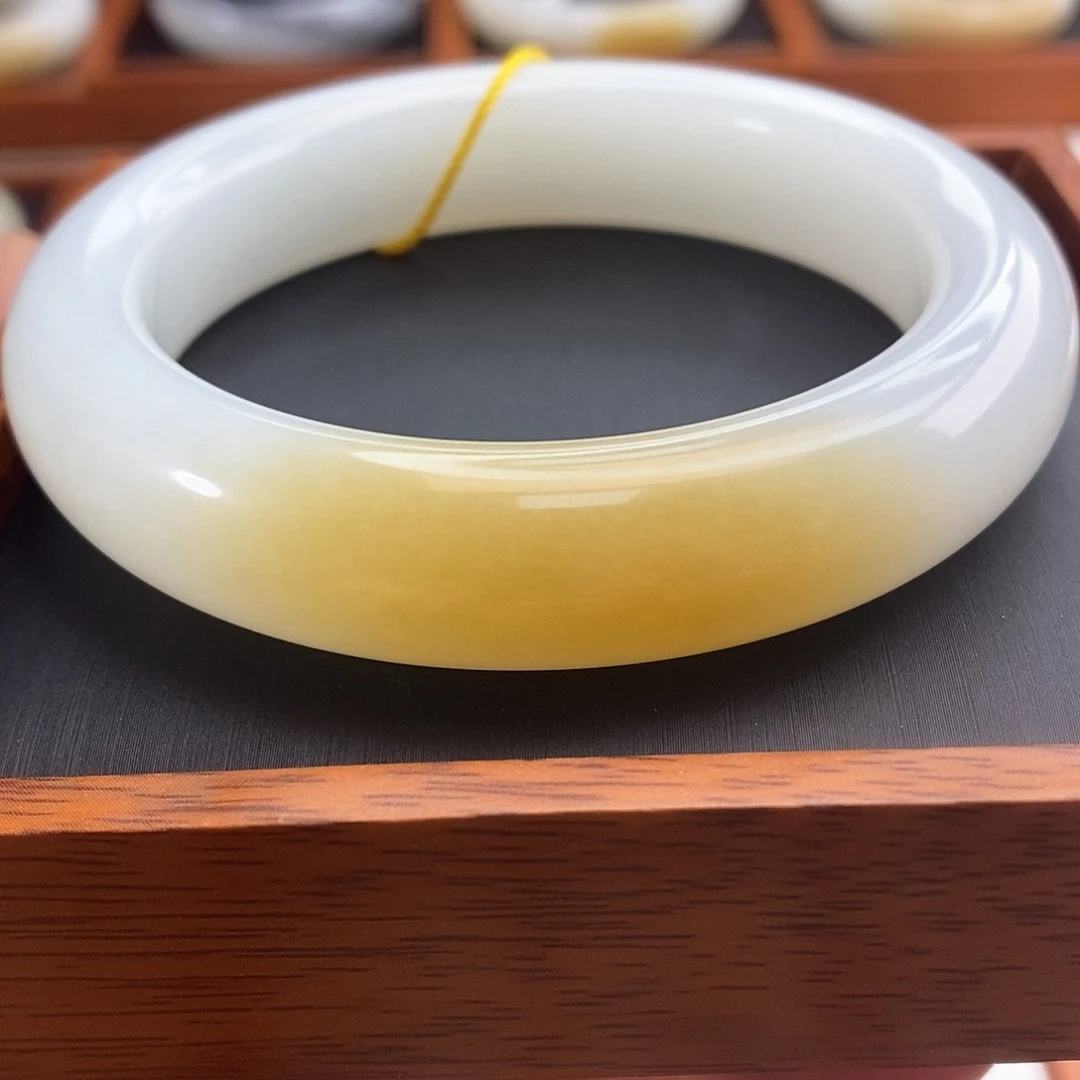 和田玉（糖玉）手镯未镶嵌