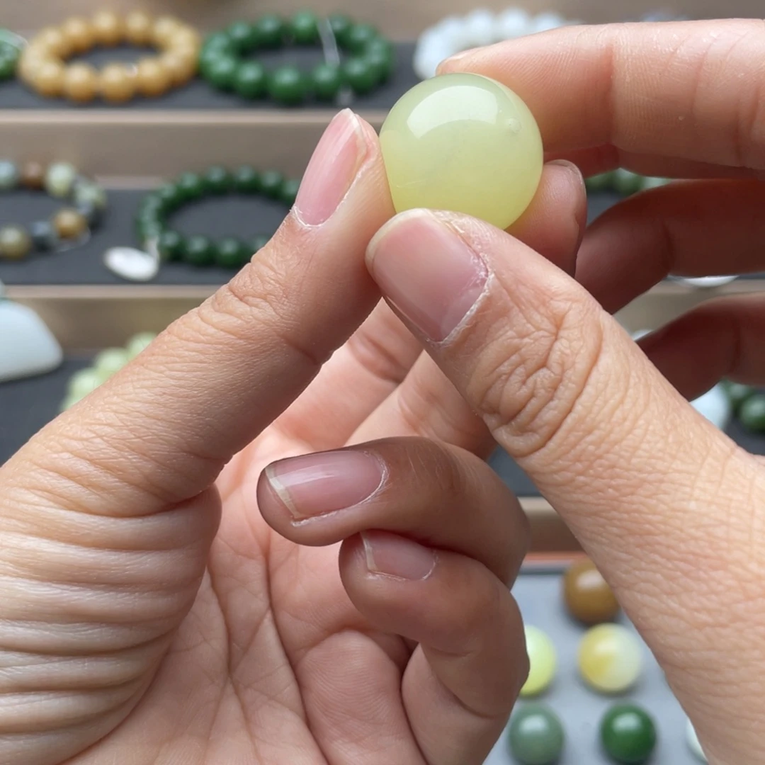 和田玉未镶嵌手链20孔道有平头