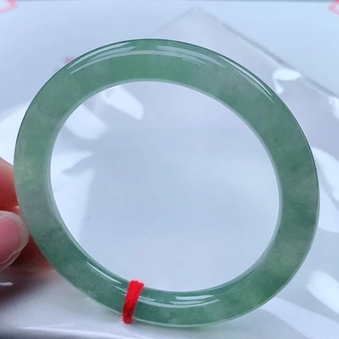 翡翠手镯（圆镯）未镶嵌13 号翡翠手镯