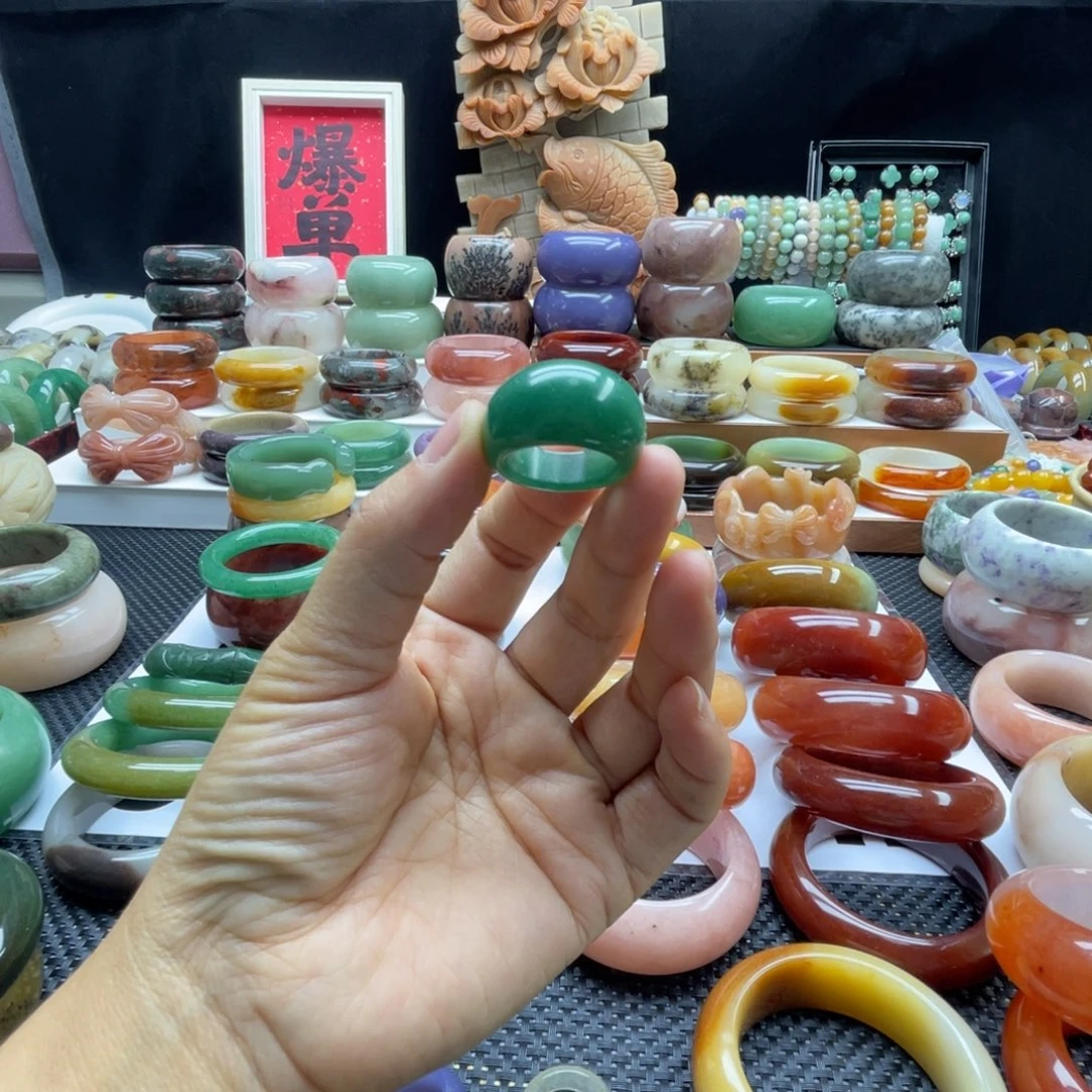 石英岩玉未镶嵌手镯