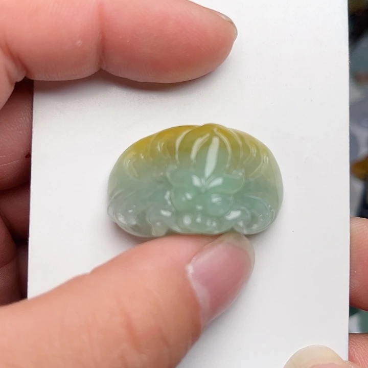 翡翠颈饰未镶嵌手牌