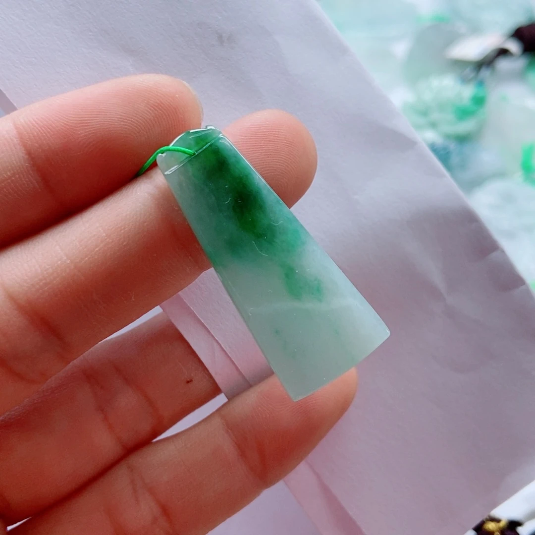 翡翠颈饰未镶嵌天然