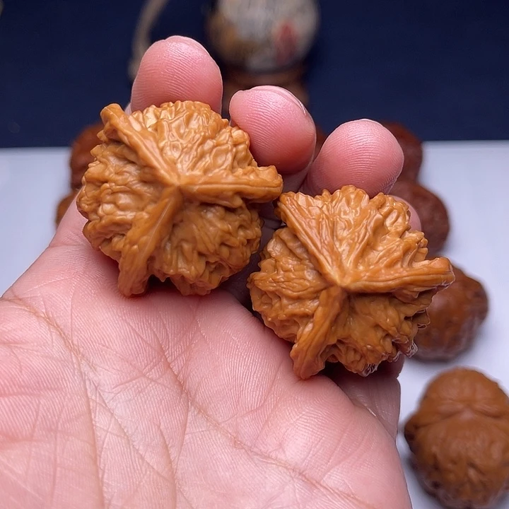 文玩核桃把件36盘山三棱