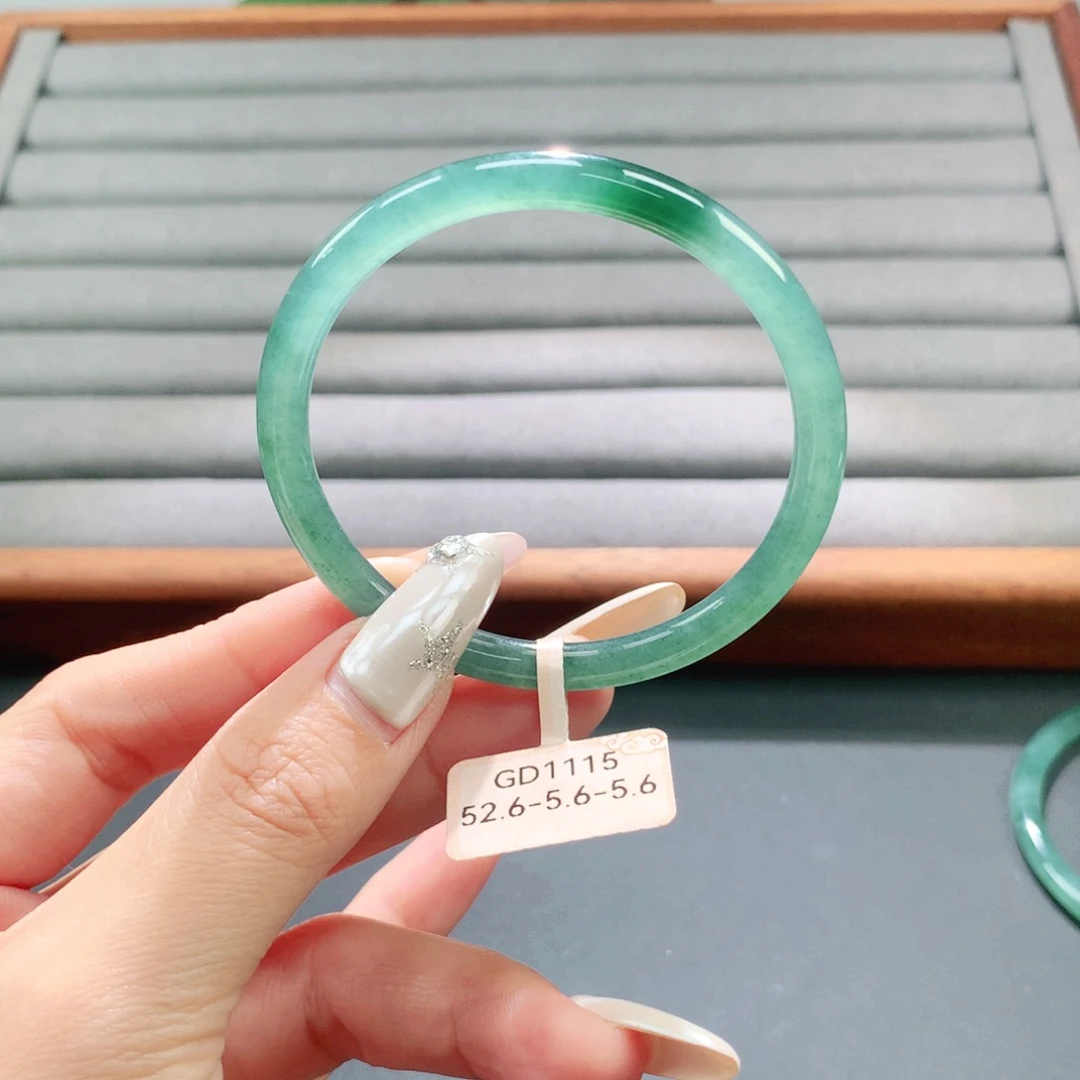 翡翠未镶嵌手镯天然