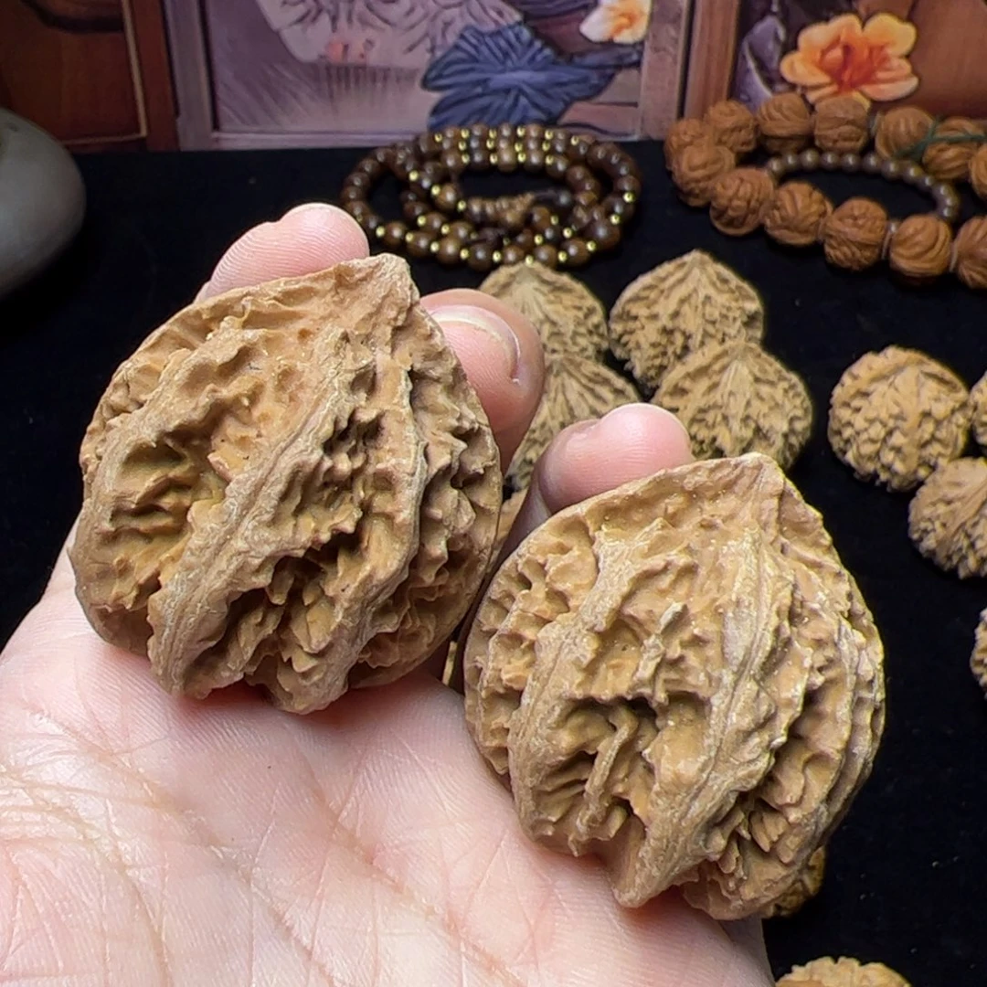 文玩核桃把件秦岭野生文玩核桃