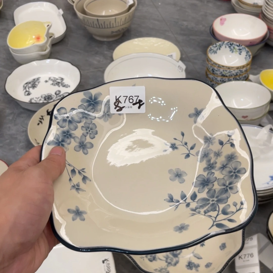 陶瓷微瑕餐具介意勿拍，满18飞！