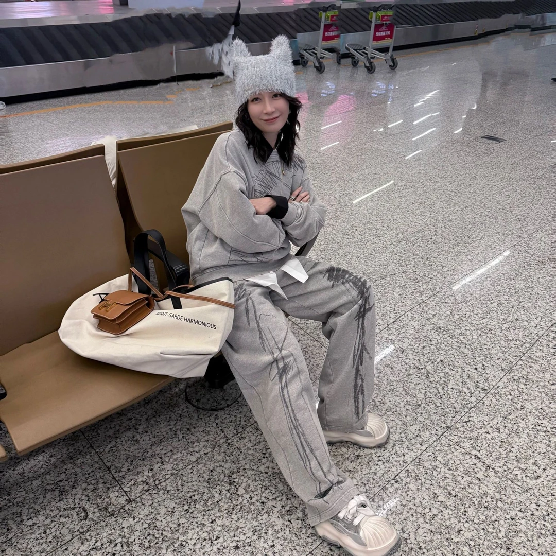 夹生 HALF MADE 2025春夏新品 灰色涂鸦印花圆领卫衣卫裤套装