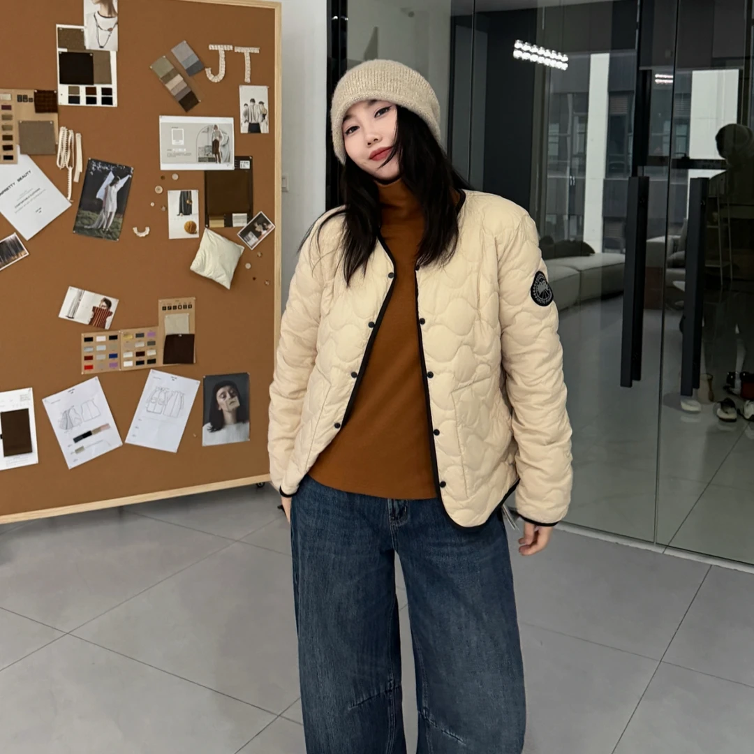 今婷【小葫芦】时尚休闲百搭简约气质波浪线无领羽绒服女-J25401333