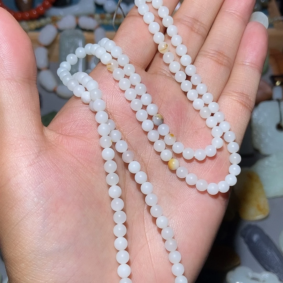 樊***樊和田玉未镶嵌颈饰