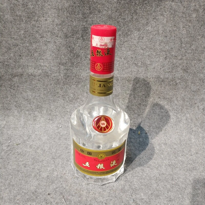 2001年天地盖五粮液500ml39度1-M25IW006B86-02