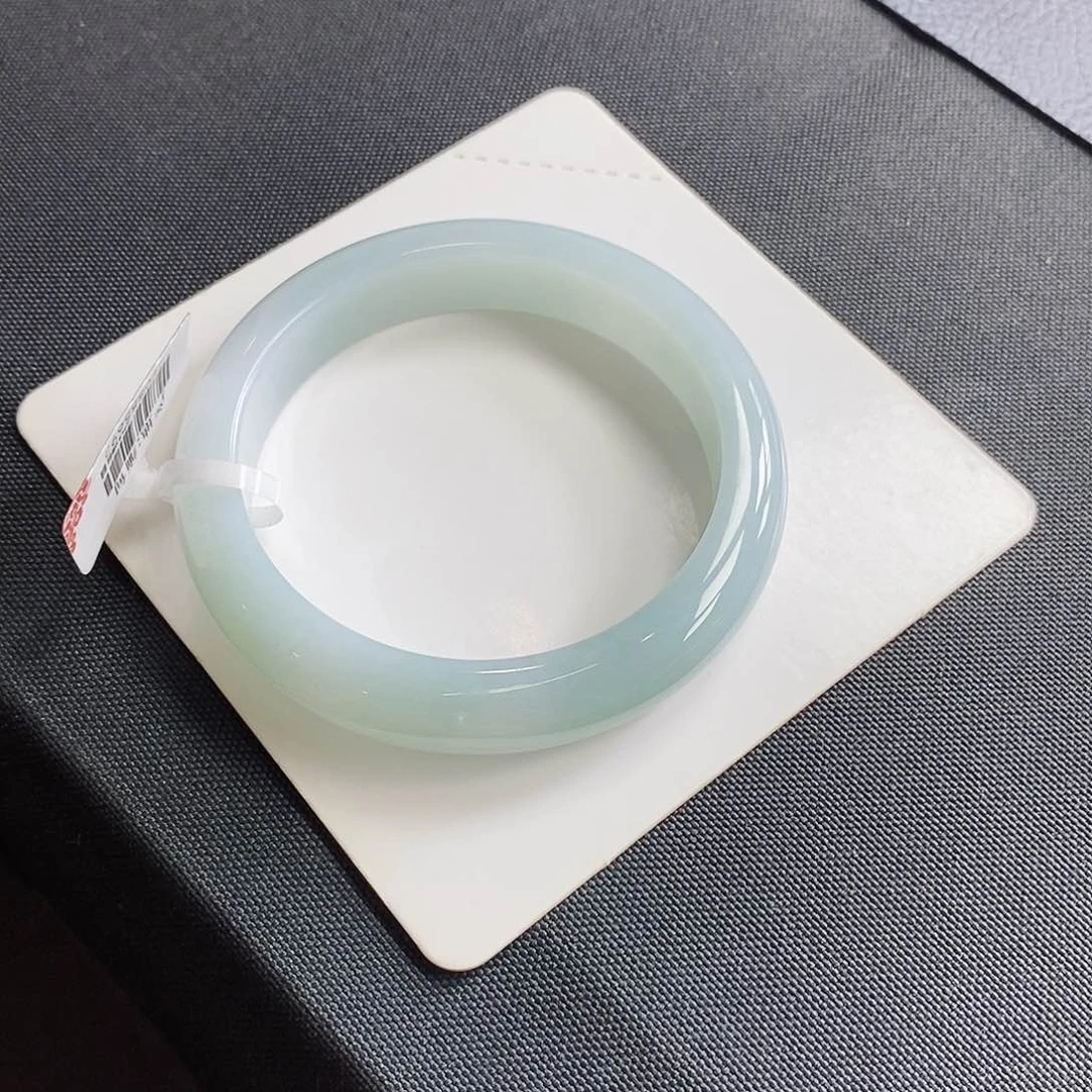 翡翠手镯未镶嵌56.6圈口