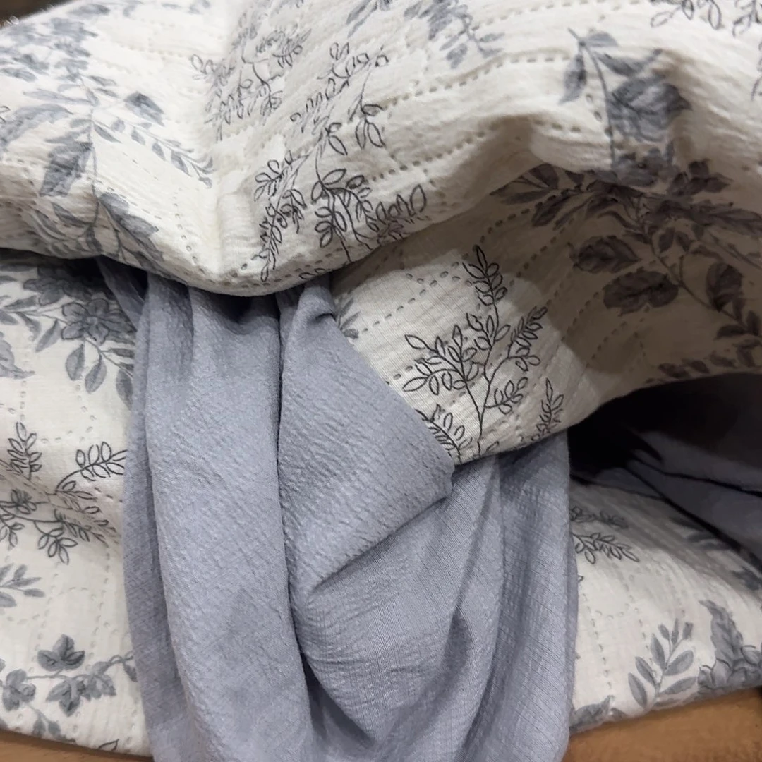 莫代尔纤维灰花床盖裙摆