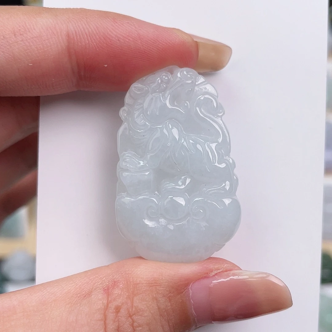 翡翠未镶嵌颈饰虎牌