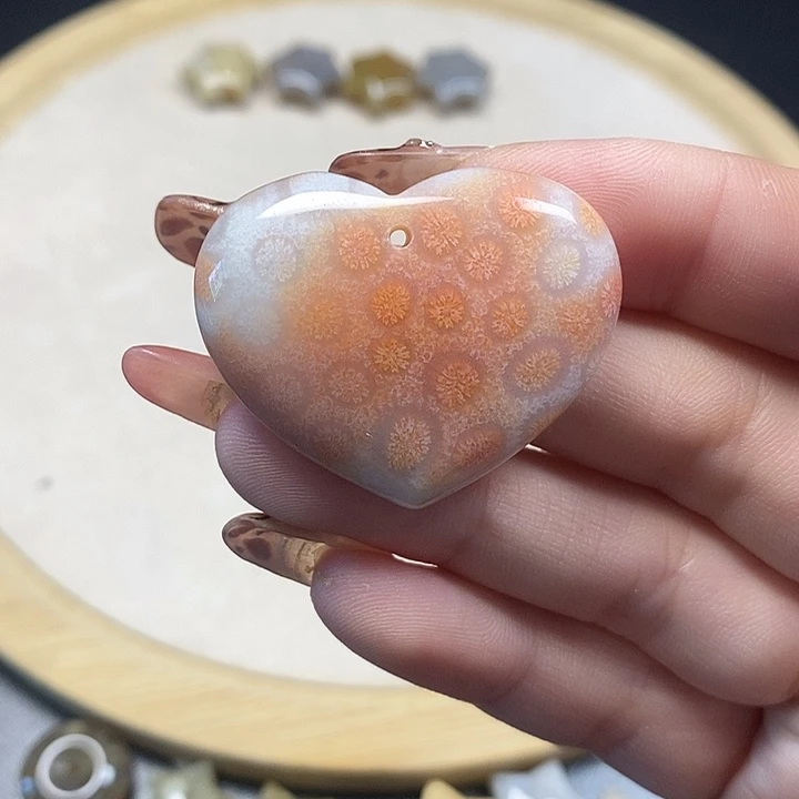 硅化珊瑚（珊瑚玉）未镶嵌颈饰