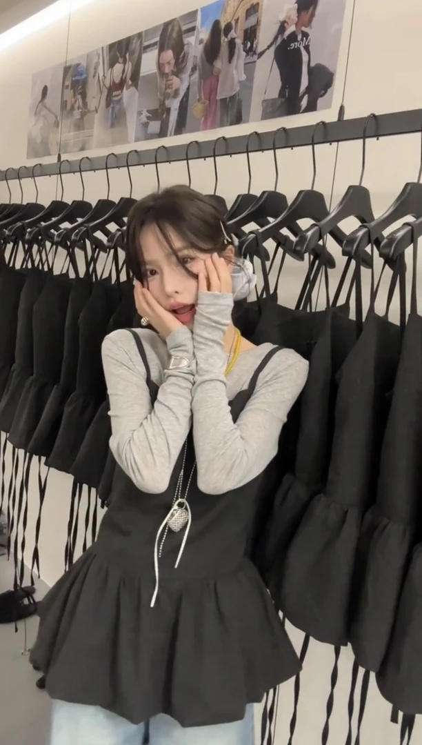 2025早春新款韩系设计感百搭叠穿后背绑带吊带裙摆背心上衣两件套