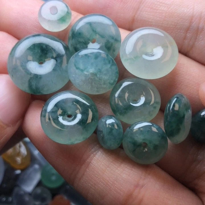 未镶嵌定制翡翠牛*果挂件