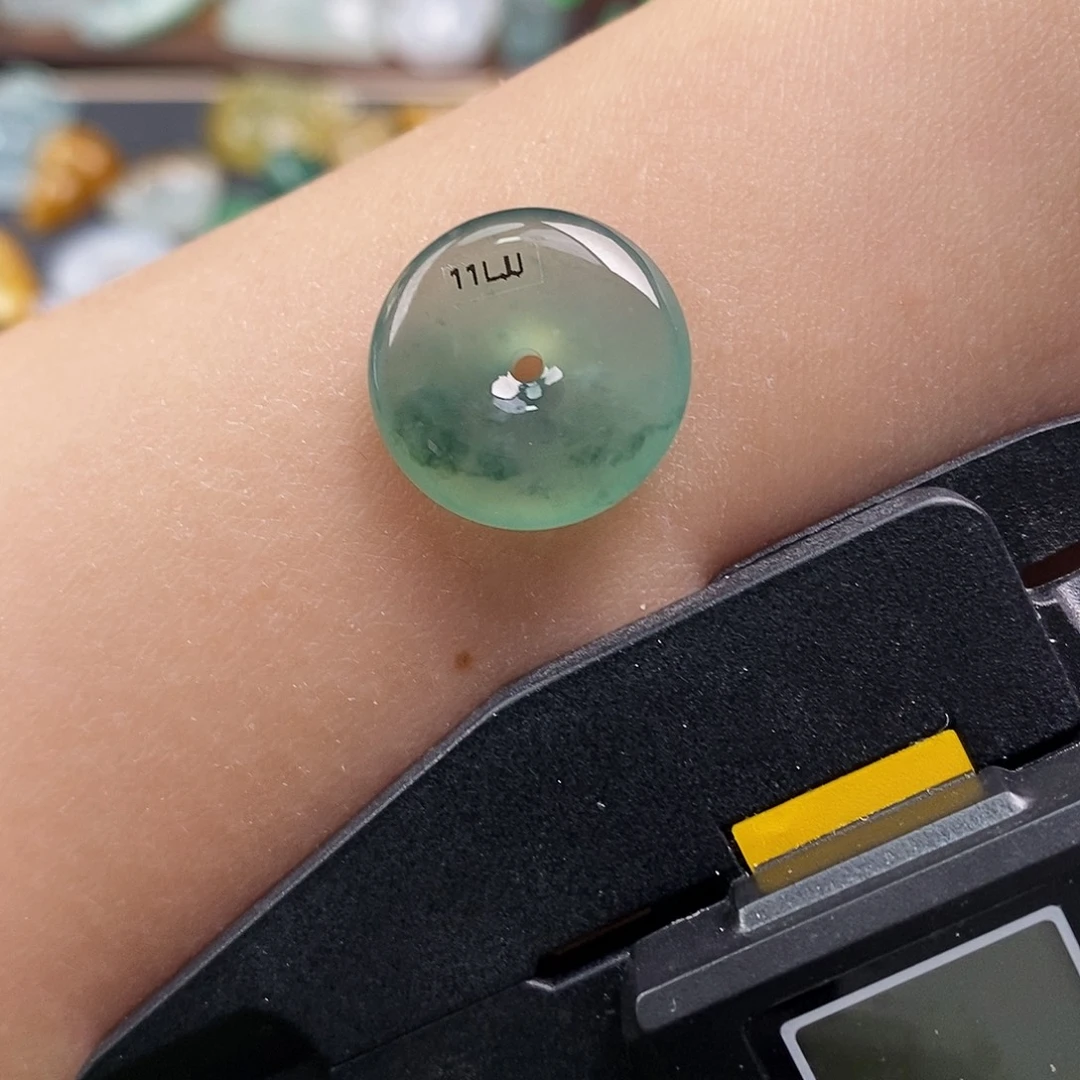 *****翡翠未镶嵌颈饰平安扣