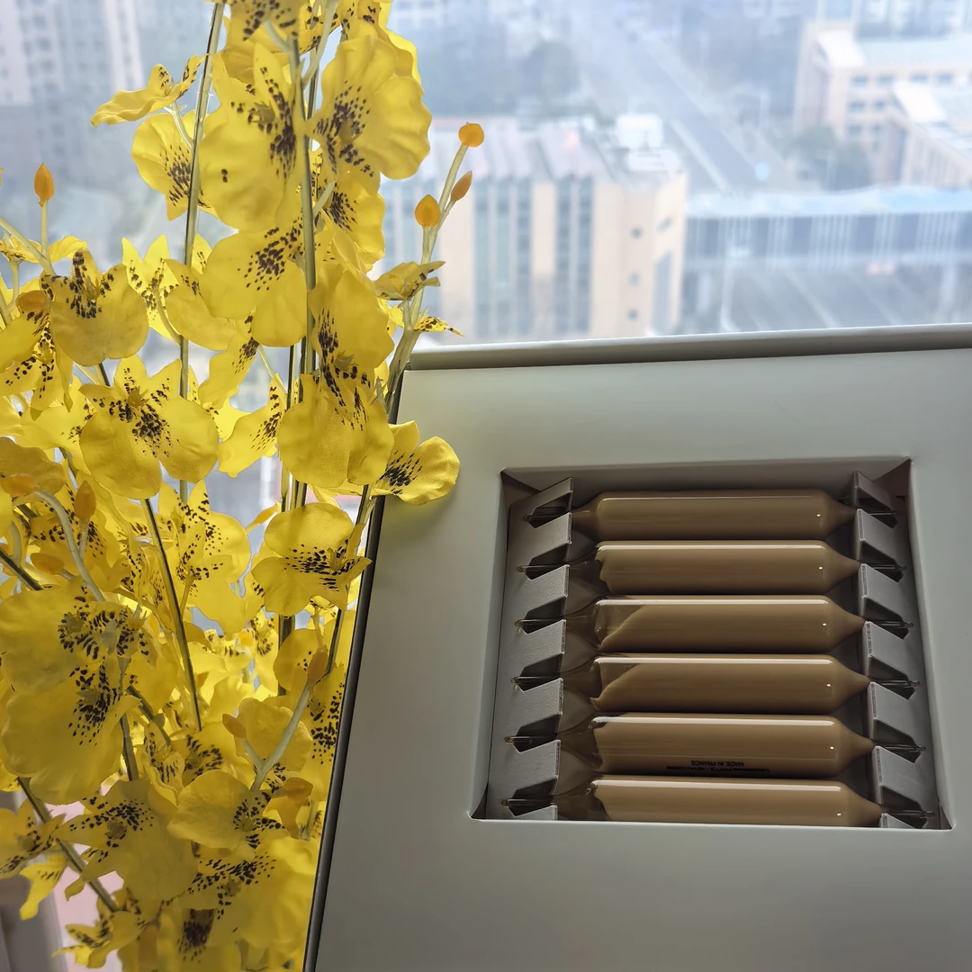 雪雪涂抹黄色面膜刷