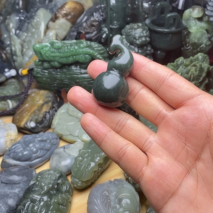 和田玉未镶嵌挂件