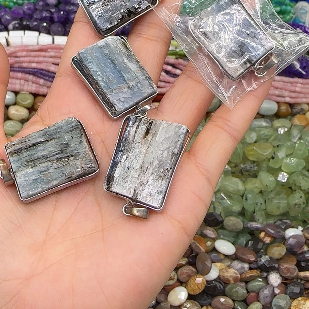 玛瑙/玉髓合金珠宝半成品蓝晶石牌子一个