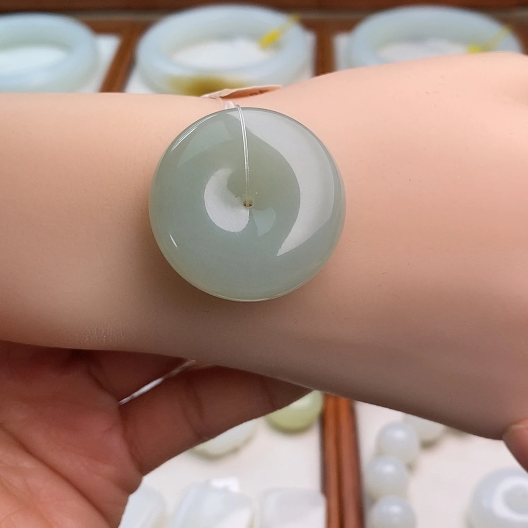 从***山和田玉（青白玉）未镶嵌颈饰