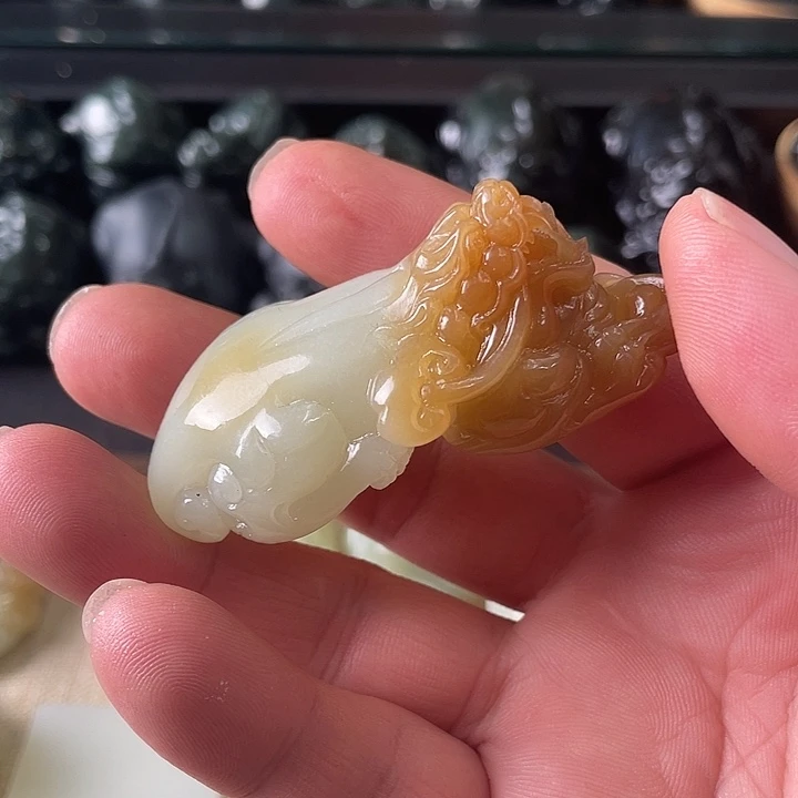 和田玉未镶嵌把件