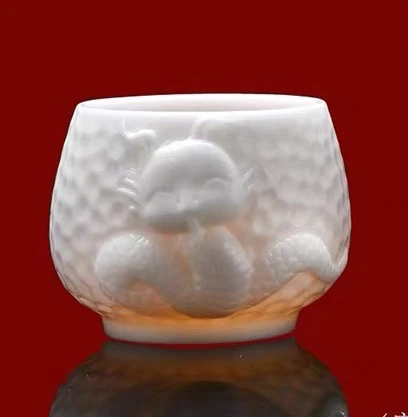 德艺  L363冰种玉瓷素烧手工浮雕瑞蛇主人杯约170ml蛇年定制款