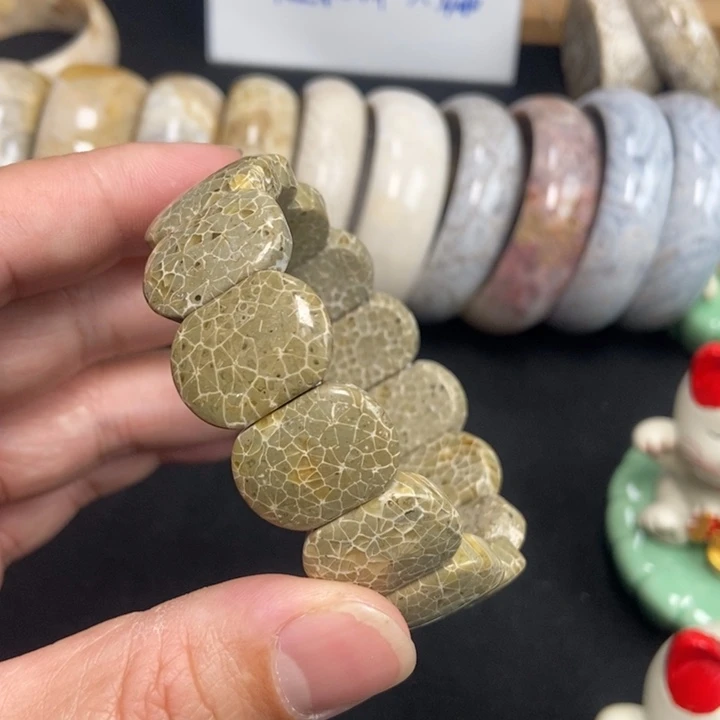 未镶嵌手链硅化珊瑚（珊瑚玉）