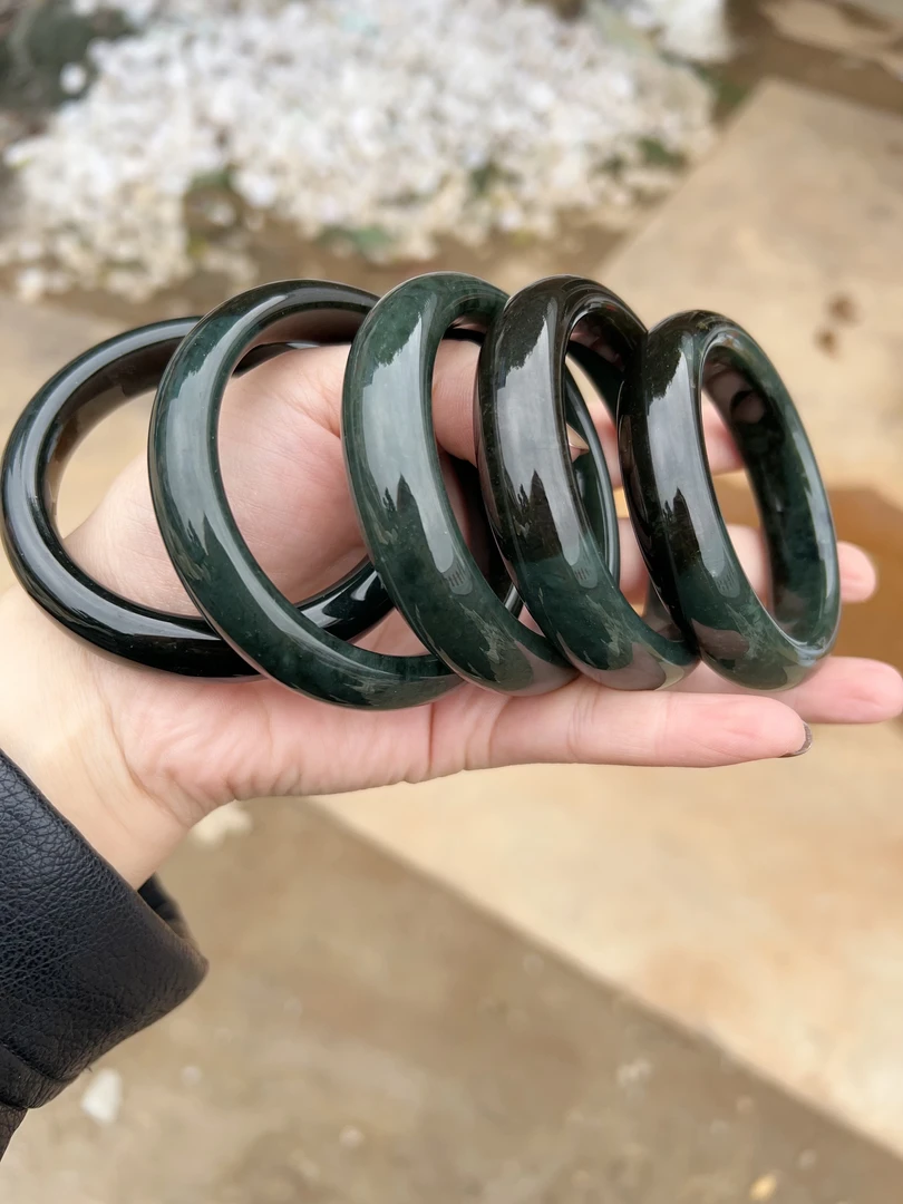 A--和田玉俏色且末蓝手镯微瑕（颜色微差，拍一发一，多样性发货）
