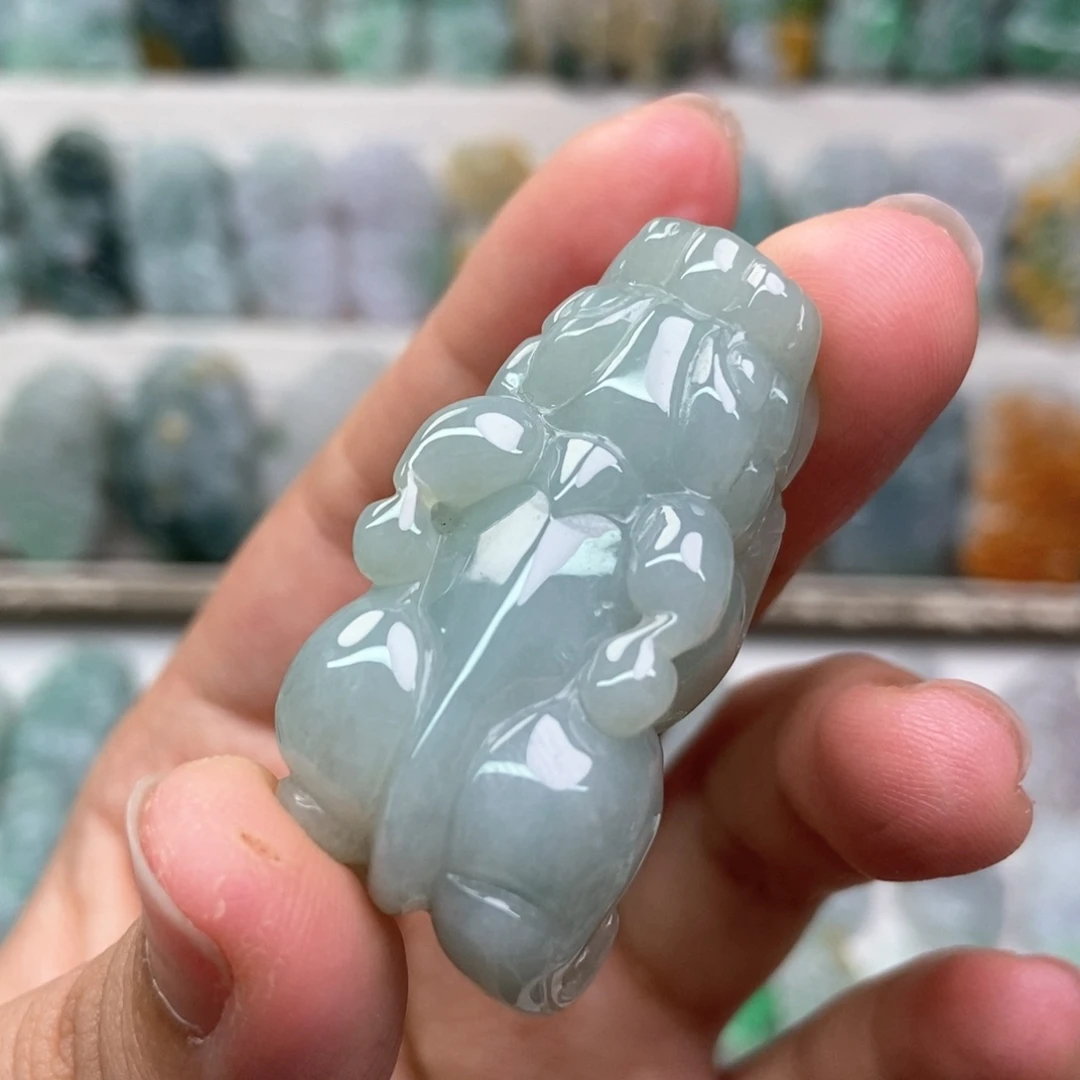 翡翠未镶嵌吊坠(赠链)