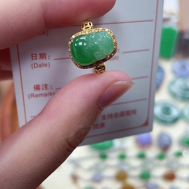 翡翠18K金镶嵌颈饰