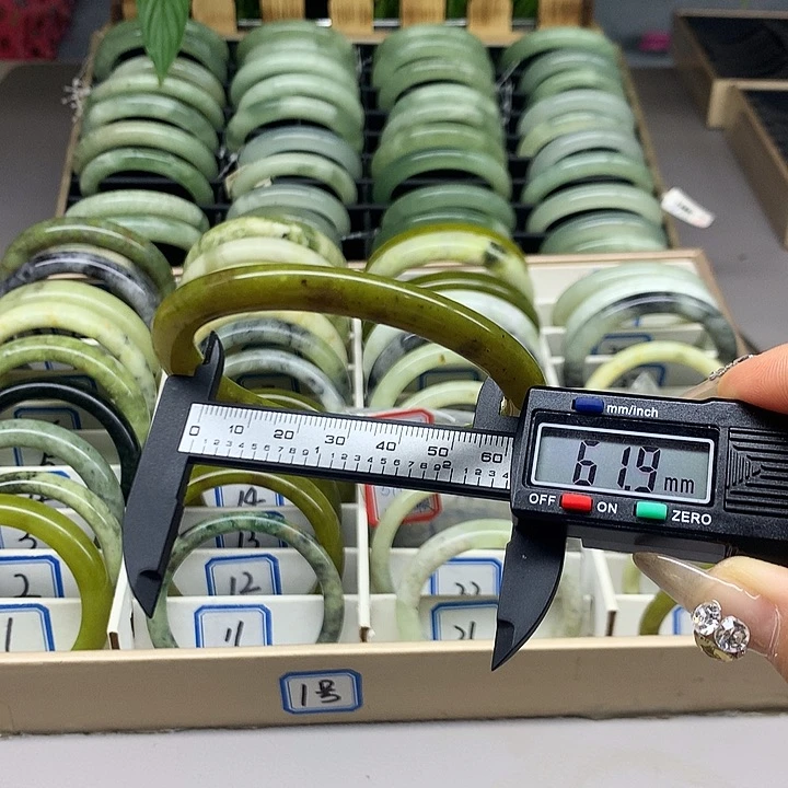 未镶嵌蛇纹石玉手镯36