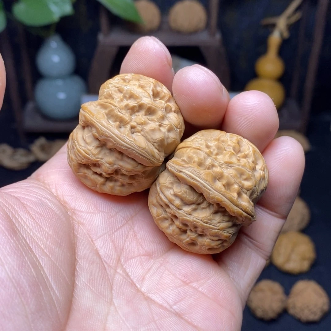 文玩核桃吊坠阿****！37元宝