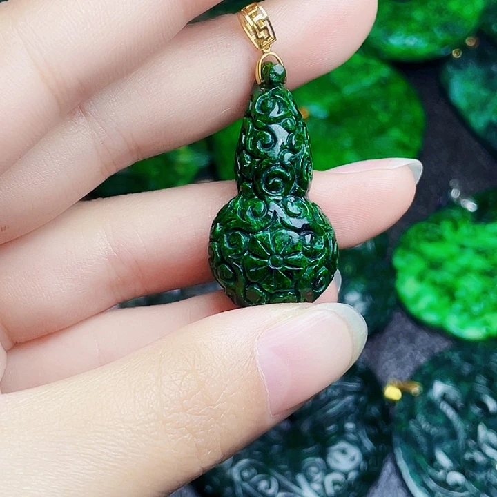 翡翠18K金镶嵌颈饰多样性