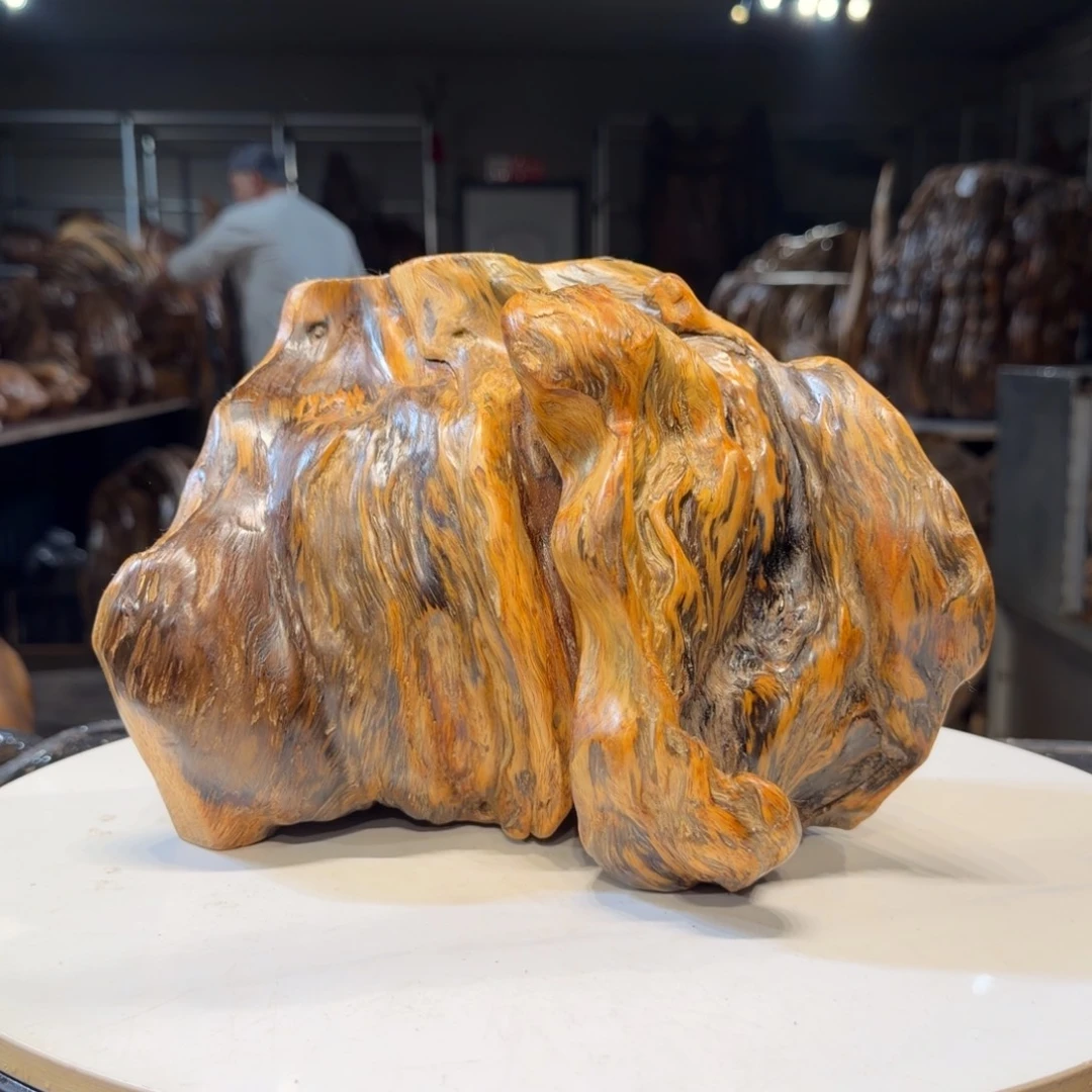 小***水木王一刀琥珀木摆件B01