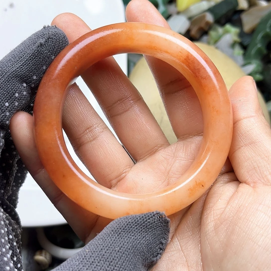 颈饰未镶嵌石英岩玉