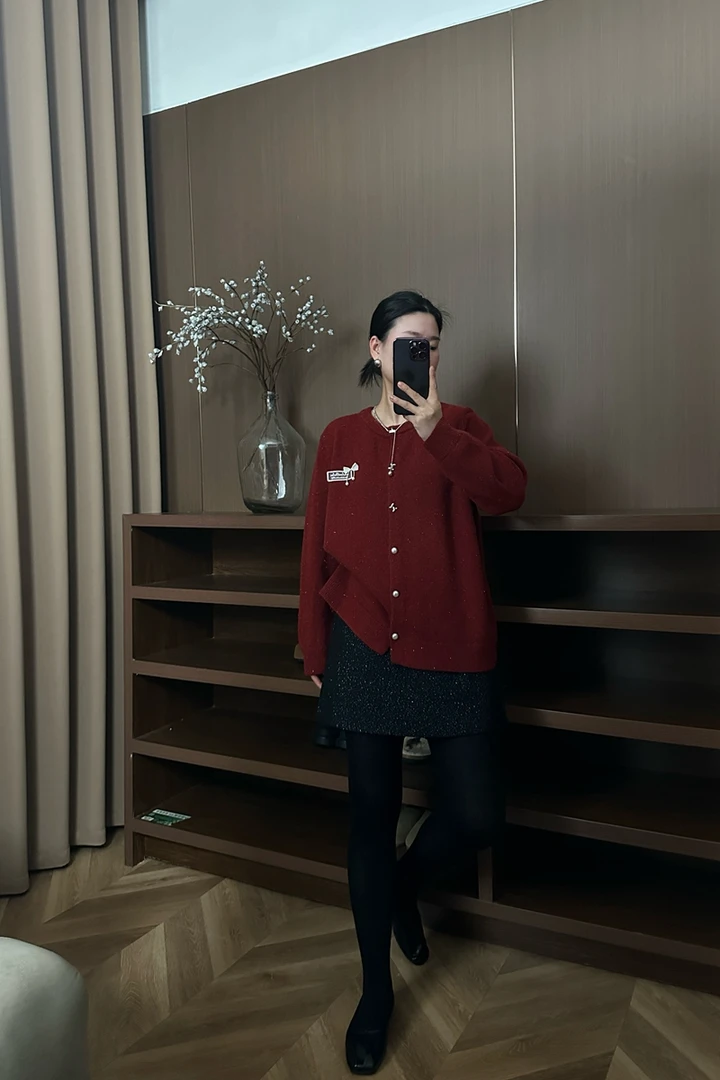 2025年秋冬新款高品圆领亮丝珍珠扣开衫女宽松大码蝴蝶结针织开衫