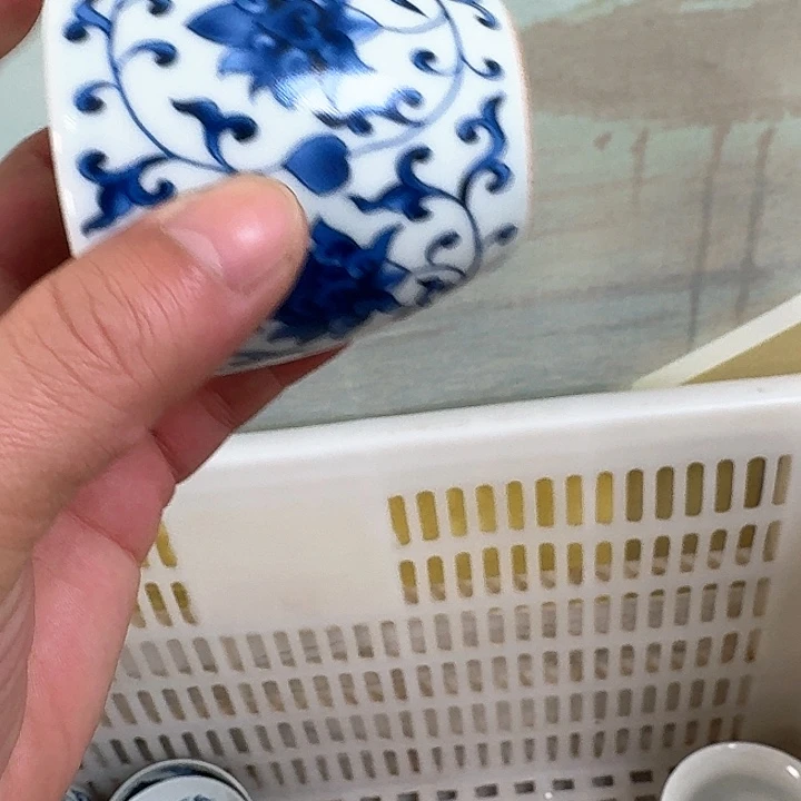 瓷片青花缠枝莲手雷杯