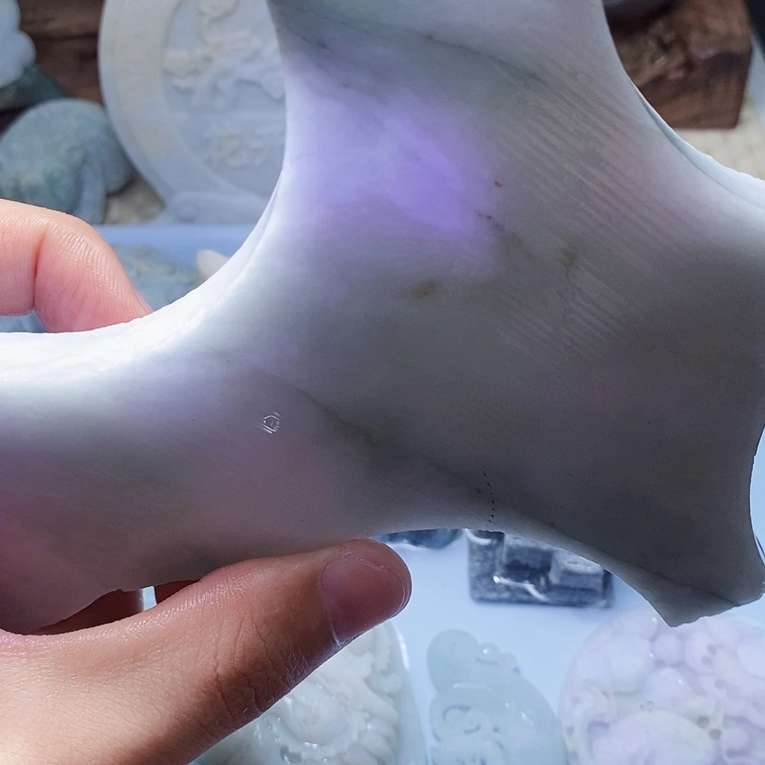 翡翠未镶嵌颈饰5588