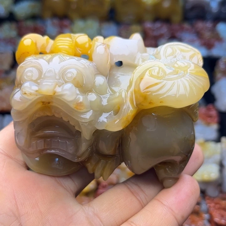 石英质玉(黄龙玉)未镶嵌颈饰