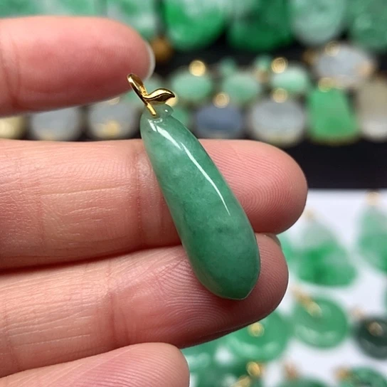 翡翠吊坠(不含链)18K金镶嵌