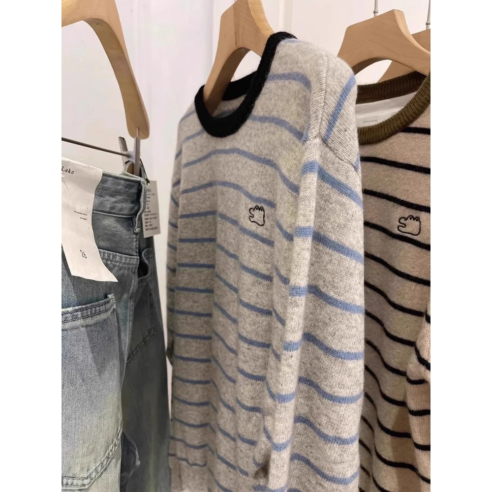 复古条纹刺绣圆领针织衫女春季新款洋气宽松显瘦百搭休闲软糯上衣