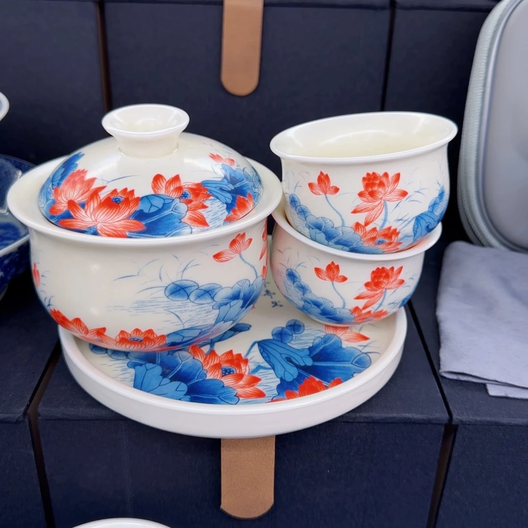 瓷片盖碗很精致很好看