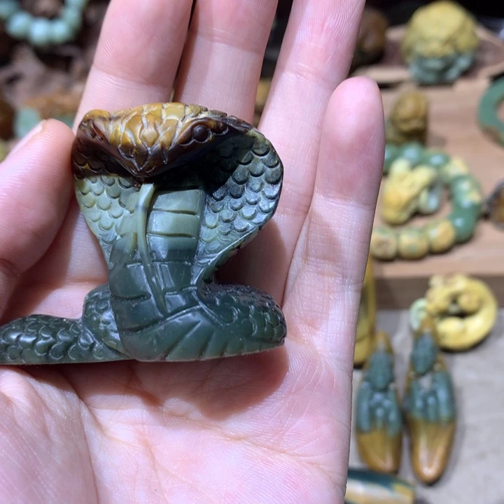 未镶嵌岫岩河磨玉（透闪石质玉）把件