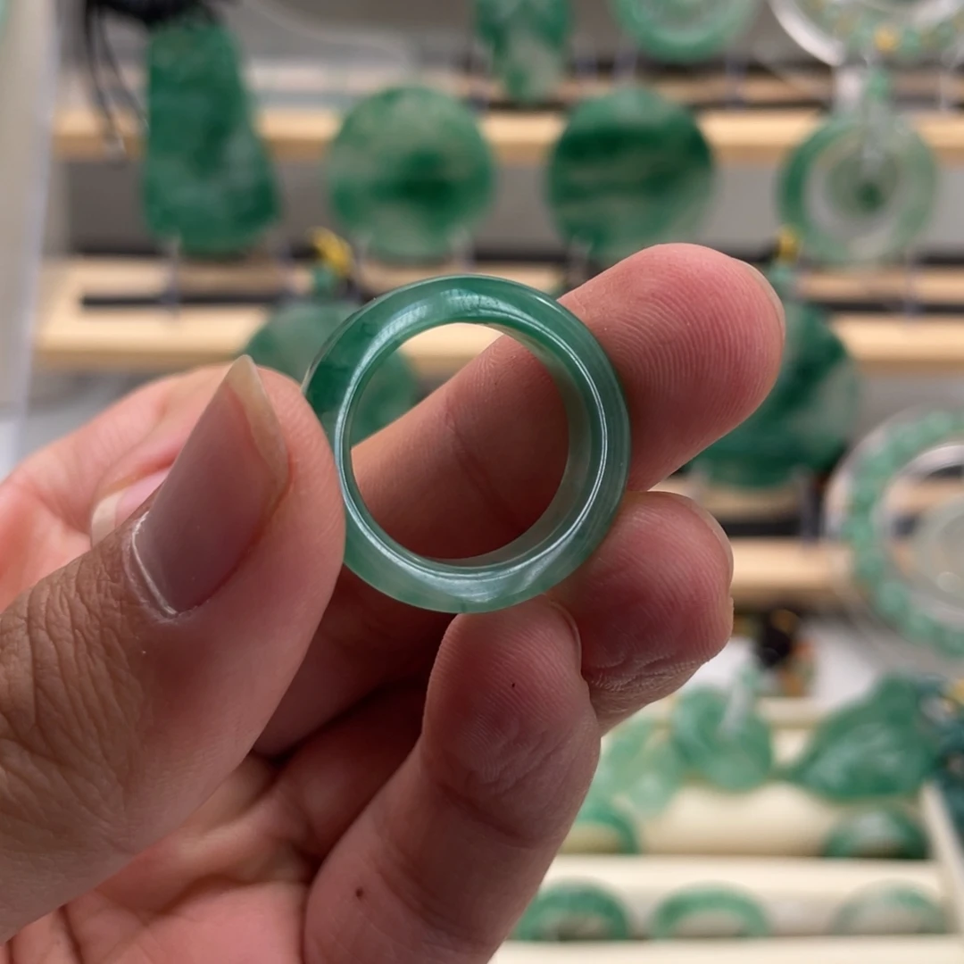 石英质玉未镶嵌颈饰