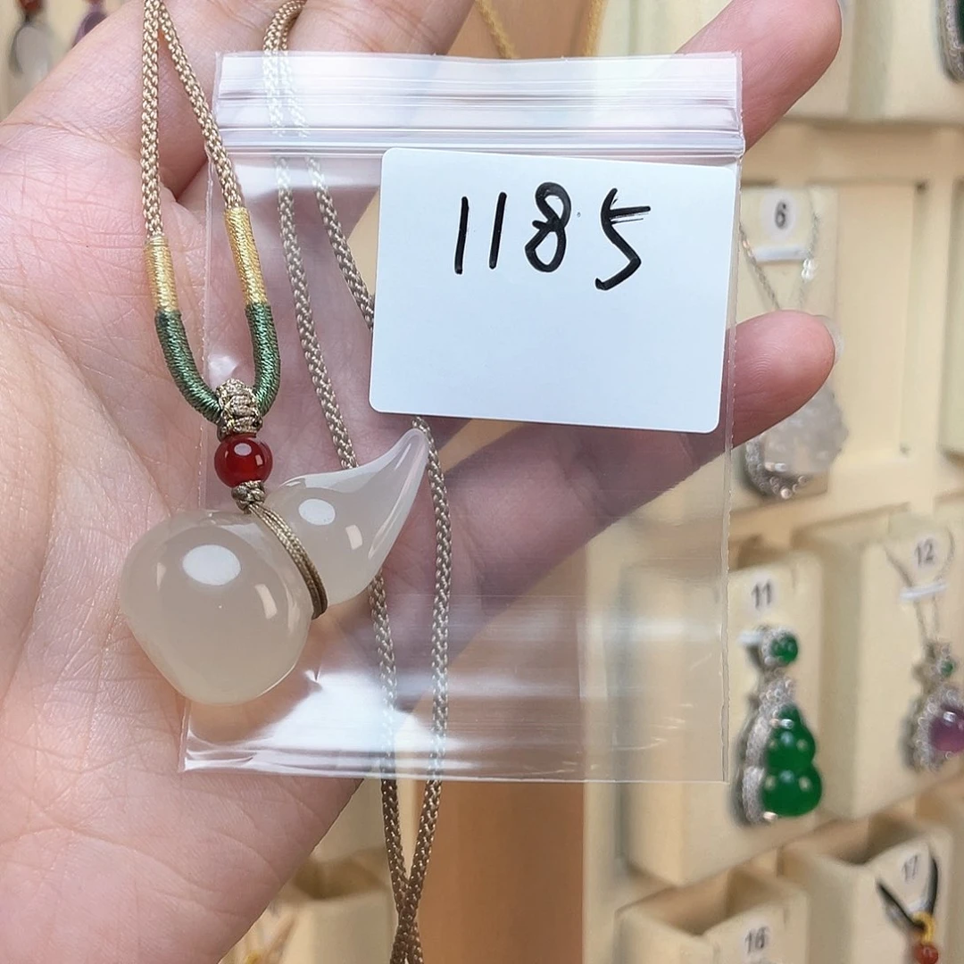 玛瑙/玉髓颈饰未镶嵌李*