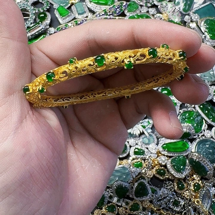 翡翠颈饰未镶嵌天然A货翡翠放漏