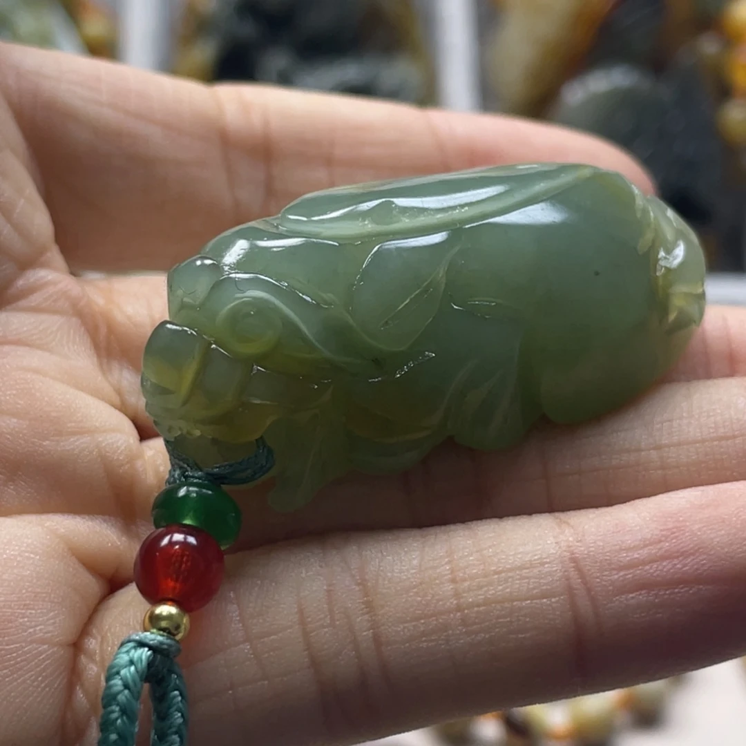 蛇纹石玉颈饰未镶嵌