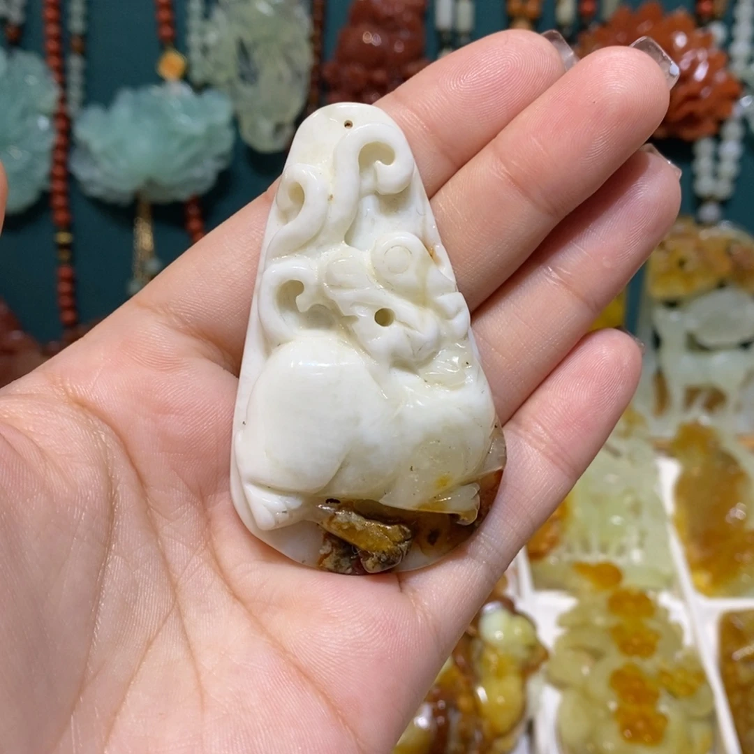 蛇纹石玉未镶嵌颈饰