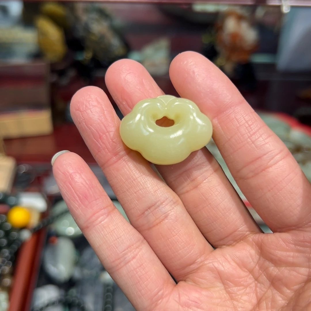 吊坠(赠链)未镶嵌和田玉灿**放